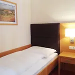 Отель Goldener Adler Линц