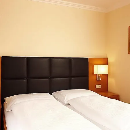 Goldener Adler Szálloda 3*