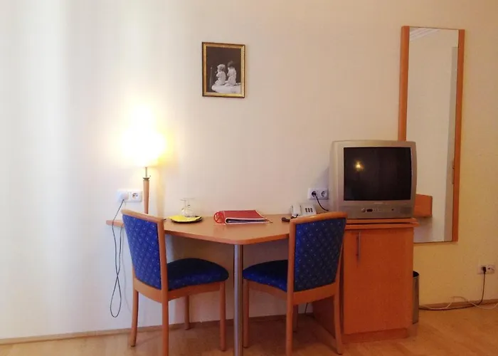 Goldener Adler فندق